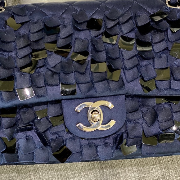 Chanel Shingle Medium Flap Bag - Picture 12 of 16